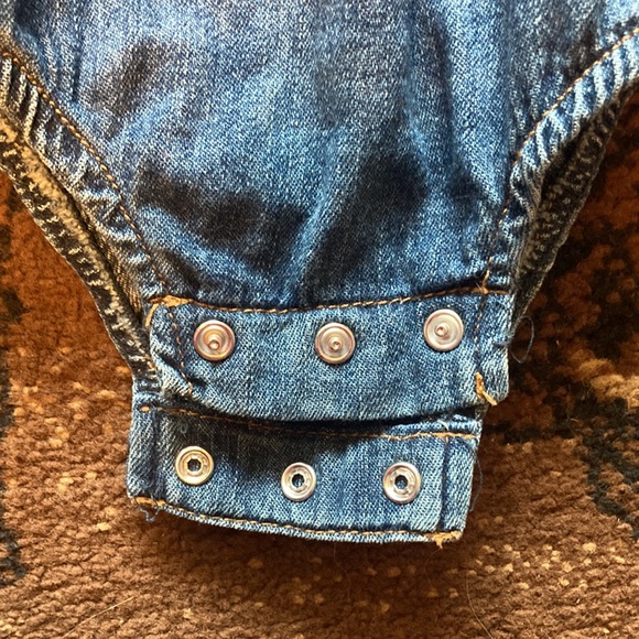 Wrangler pearl snap long sleeve jean onesie. 24 months - Picture 4 of 6